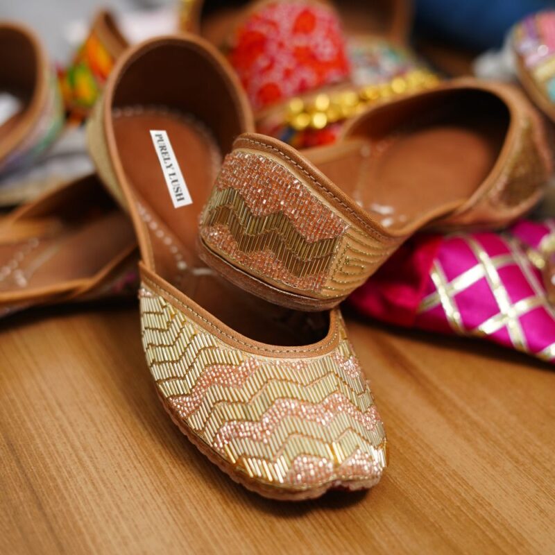 royal-golden-embroidered-jutti