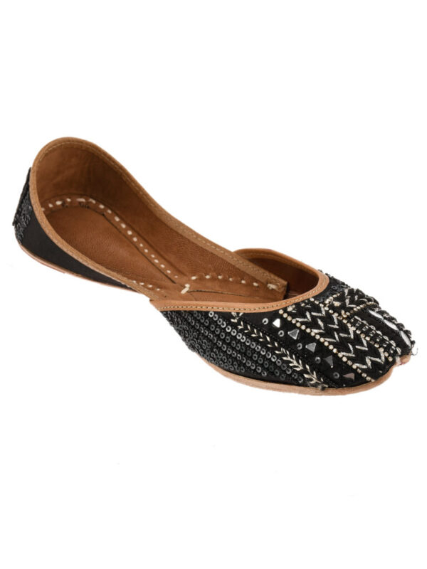 purely-lush-hunar-black-hand-embroidered-punjabi-jutti